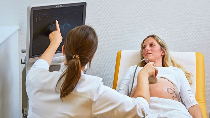 Geburtshilfe bei Ultraschalluntersuchung Geburtshilfe bei Ultraschalluntersuchung