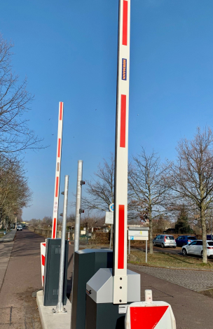 Parkplatz jetzt mit Schranke Neue Schranke