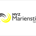 Auf dem Foto erkennt man ein schwarz-gelbes, halbkreisförmiges Logo mit dem Text MVZ Marienstift GmbH daneben.